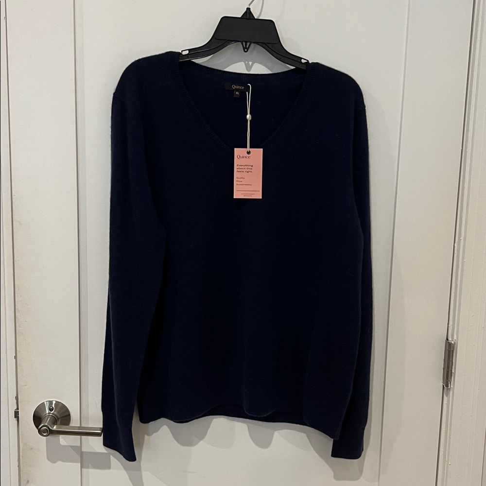 Quince Women’s Navy Blue Mongolian Cashmere V-Neck Sweater sz XL NWT Soft